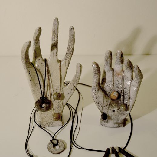 Collane in ceramica Raku realizzate a mano da Melissa Zanella