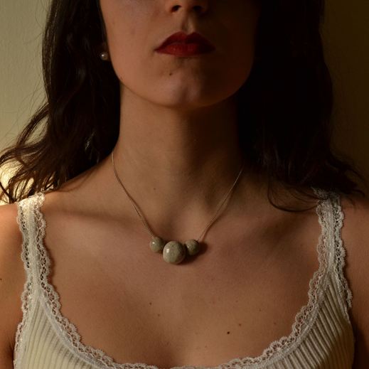Collana in ceramica Raku realizzata a mano da Melissa Zanella