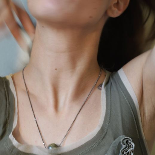 Collana in ceramica Raku realizzata a mano da Melissa Zanella