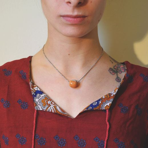 Collana in ceramica Raku realizzata a mano da Melissa Zanella