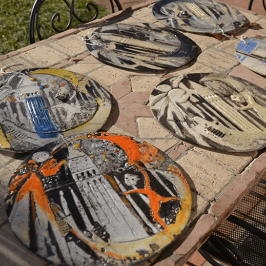 L'amore durante il carnevale a Venezia - Opera artistica in ceramica Raku realizzato a mano da Melissa Zanella