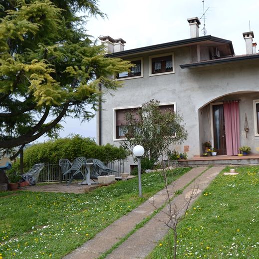 Giardino privato di una casa prima dei lavori di ristrutturazione dell'architetta Melissa Zanella