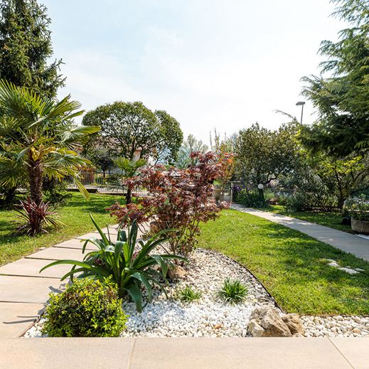 Un giardino privato dopo i lavori di ristrutturazione, progetto a cura dell'architetta Melissa Zanella