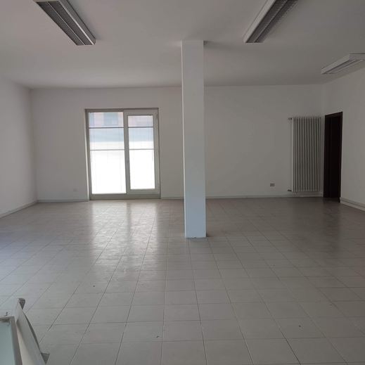 Studio di un tatuatore prima dell'intervento di ristrutturazione curato dall'architetto Melissa Zanella