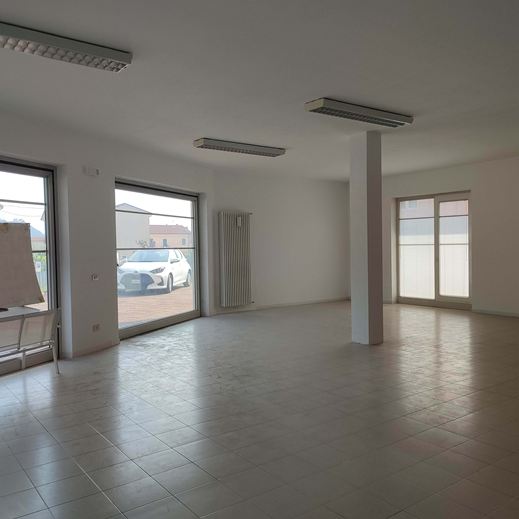 Studio di un tatuatore prima dell'intervento di ristrutturazione a cura dell'architetta Melissa Zanella