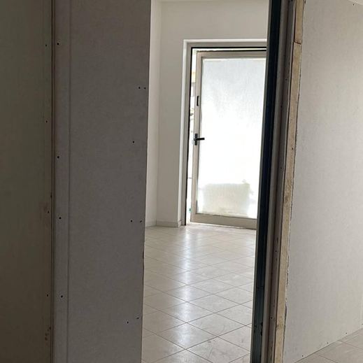 Studio di un tatuatore durante l'intervento di ristrutturazione, progetto a cura dell'architetta Melissa Zanella