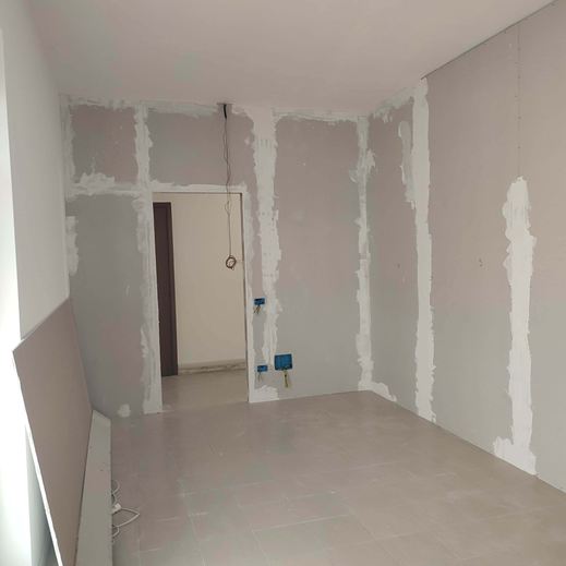 Studio di un tatuatore durante l'intervento di ristrutturazione, progetto a cura dell'architetto Melissa Zanella