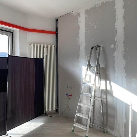 Studio di un tatuatore durante l'intervento di ristrutturazione, progetto curato dall'architetto Melissa Zanella