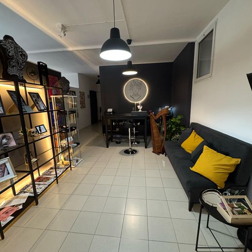 Studio di un tatuatore dopo l'intervento di ristrutturazione, progetto curato dall'architetto Melissa Zanella