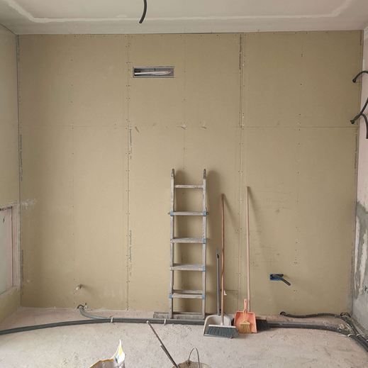 Ristrutturazione realizzazione parete in cartongesso isolata